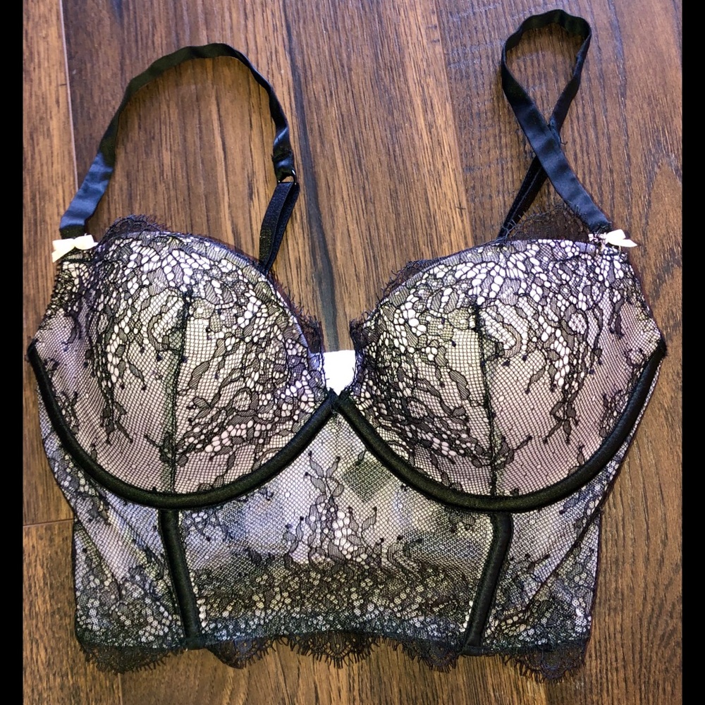 VICTORIA SECRET • DEMI • 32D • BLACK W/ LACE